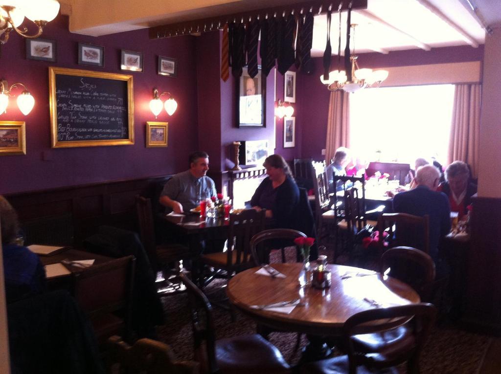 The Cricketers Inn Уинчестър Екстериор снимка
